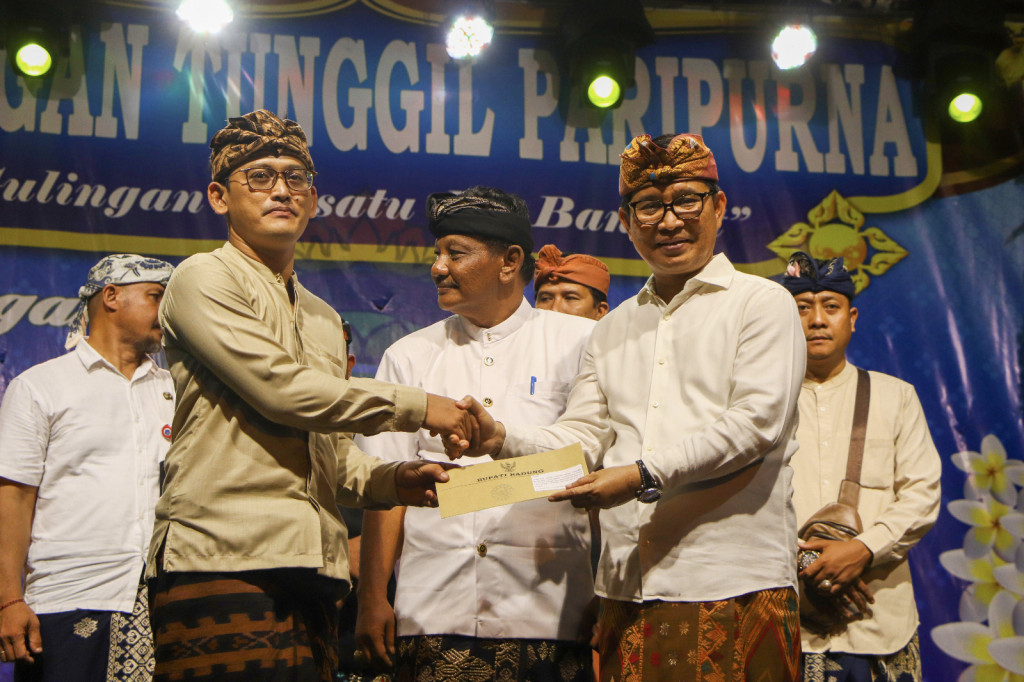 Sekda Adi Arnawa Buka Pentas Seni Budaya Desa Gulingan